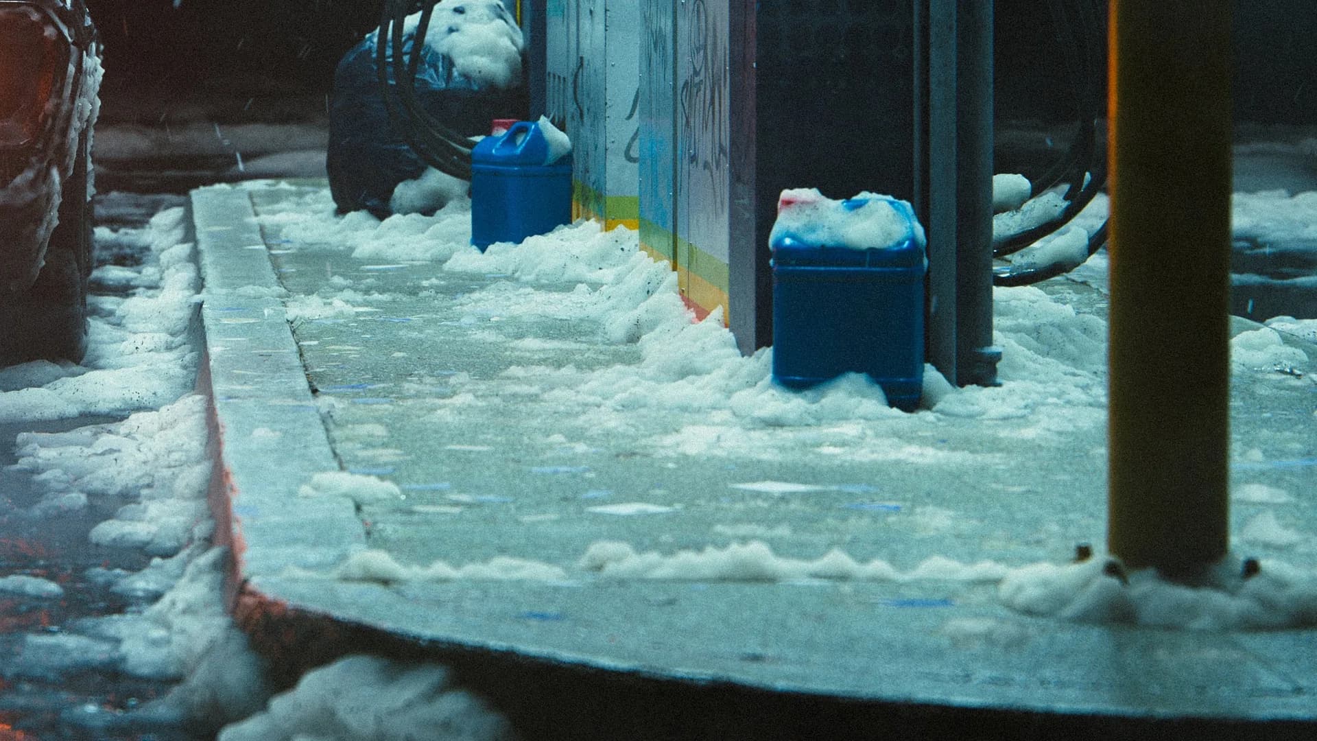 CALIBAN — carabo_gasstation_crop_05