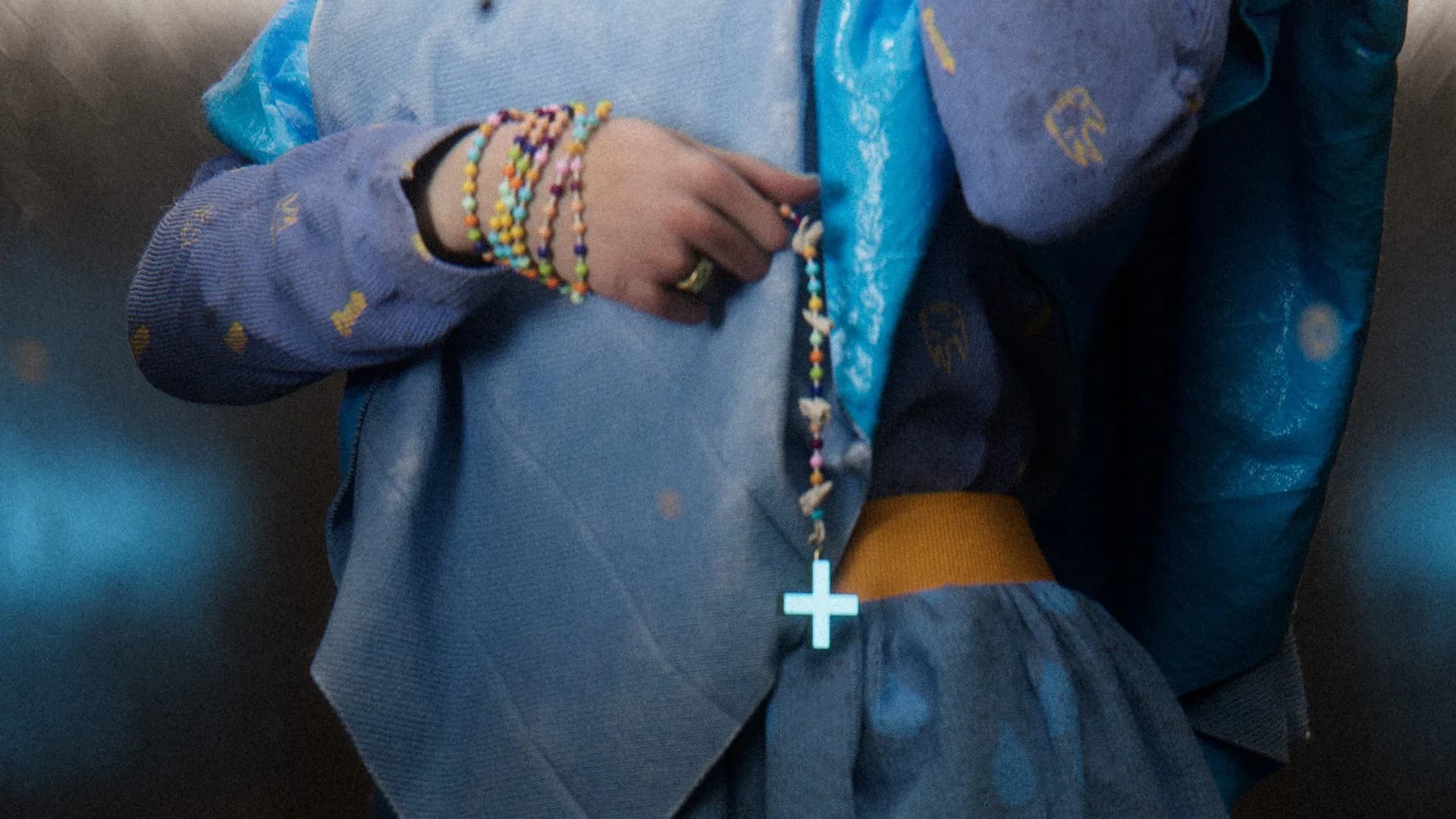 PLUS — gaze_crop_02